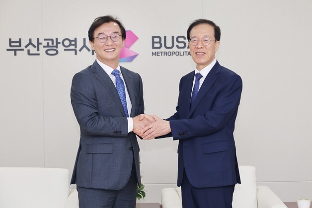 전재수, 이석연 국민통합위원장 만나 청년정책·균형발전 논의