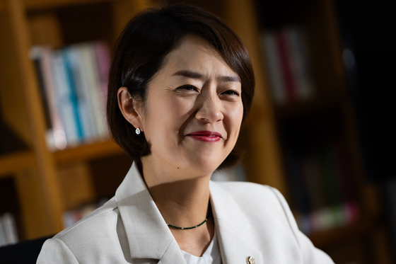 [인터뷰] 고민정 "막내 벗어나 젊은 민주당 만들고파…지난 1년은 불통"