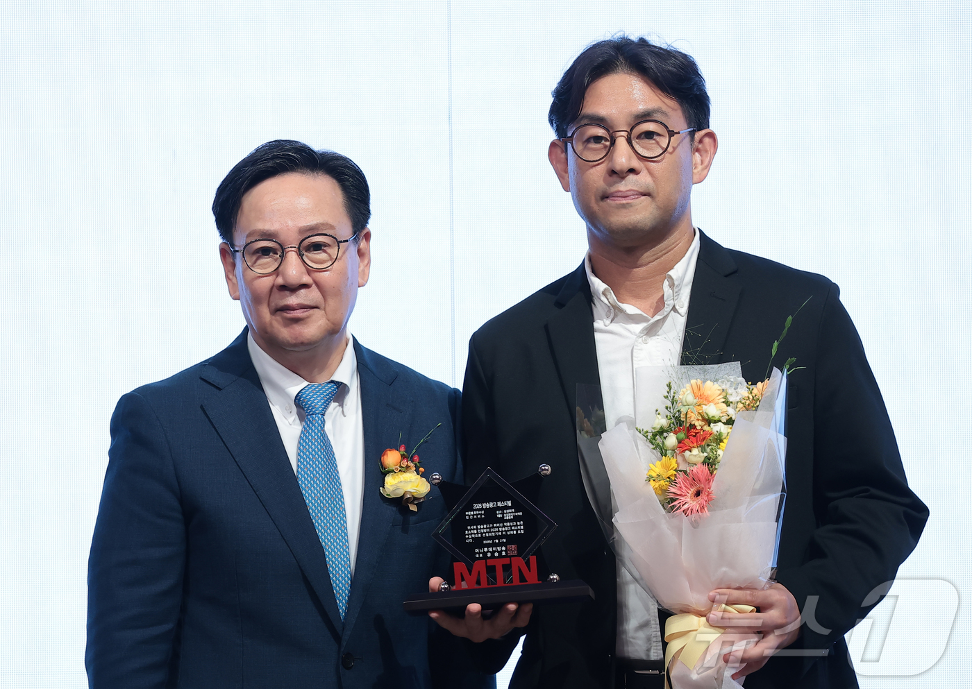 (서울=뉴스1) 권현진 기자 = 삼성화재 문상원 파트장이 21일 서울 마포구 중소기업중앙회 DMC에서 열린 '2026 방송광고페스티벌' 시상식에 참석해 민간서비스 부문 최우수상을 …