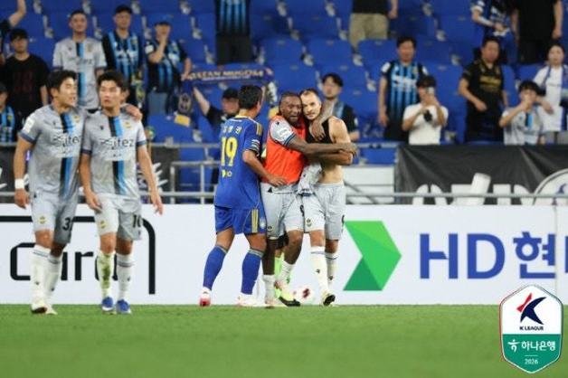 '무고사 PK 결승골' 인천, 울산에 2-1 승리…전북은 대전과 무승부