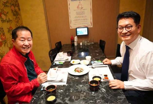 송영길 만난 홍준표 "낭만 사라진 정치에 공감…신천지 이야기도"