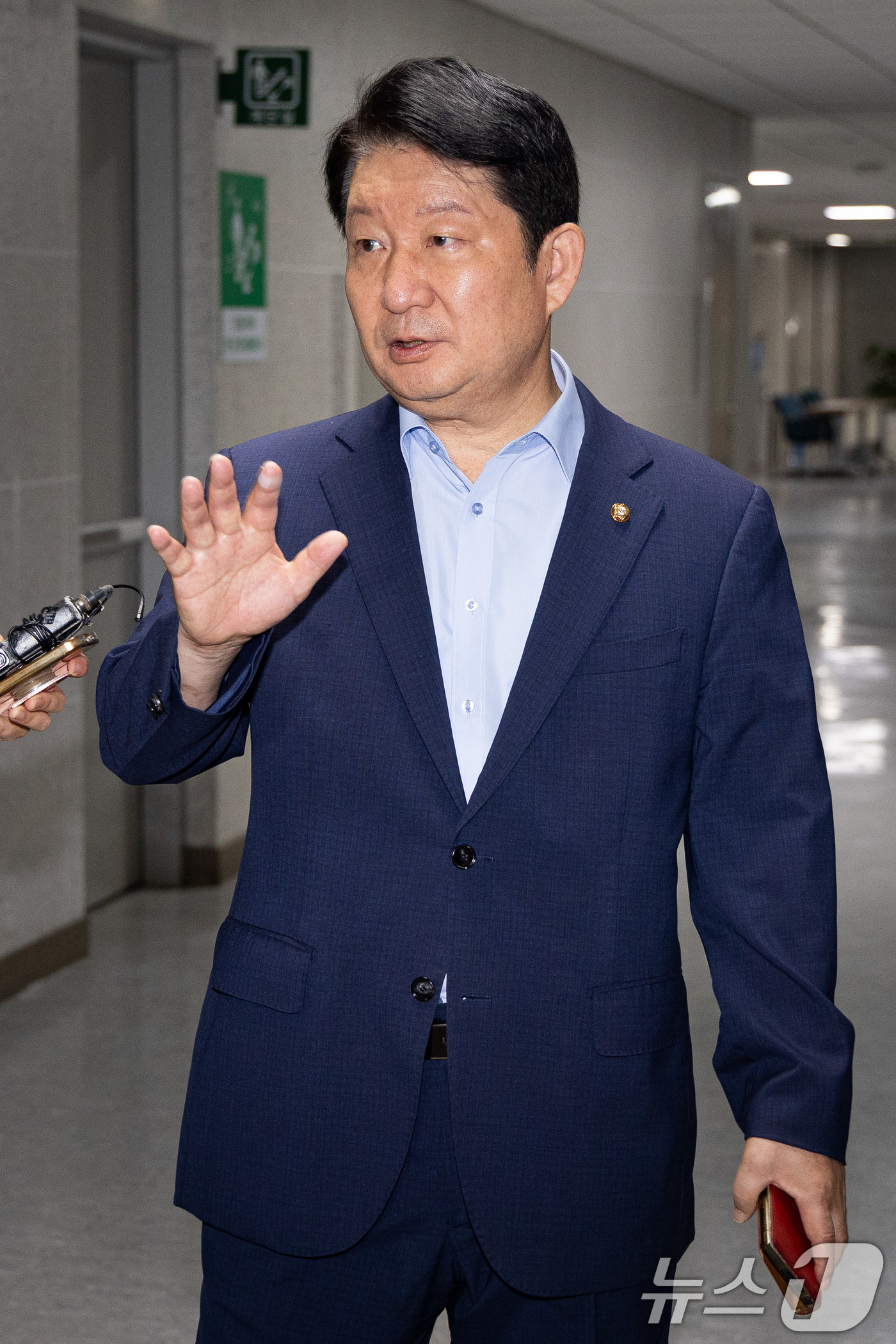 (서울=뉴스1) 유승관 기자 = 권영진 국민의힘 의원이 22일 서울 여의도 국회 의원회관에서 열린 당내 소장파 의원모임 '대안과미래' 조찬모임에 참석하고 있다. 2026.7.22/ …