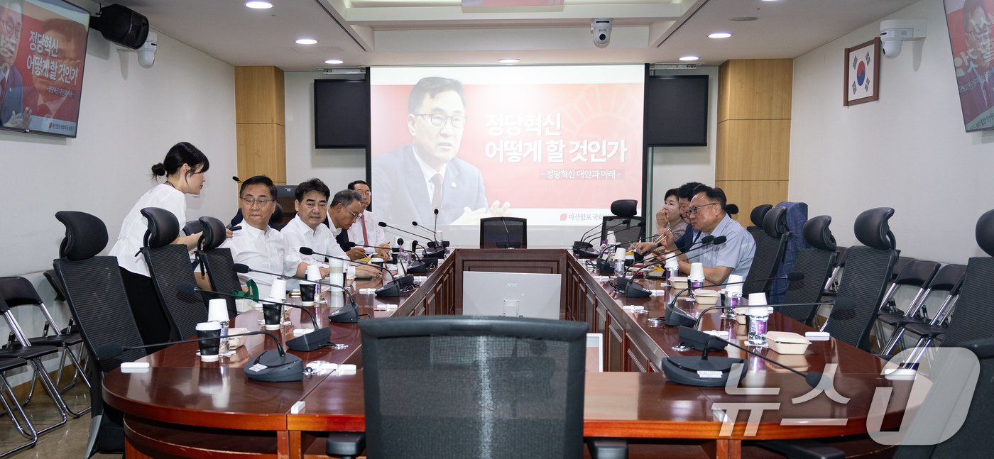 (서울=뉴스1) 유승관 기자 = 22일 서울 여의도 국회 의원회관에서 국민의힘 소장파 의원모임 '대안과미래' 조찬모임이 열리고 있다. 2026.7.22/뉴스1