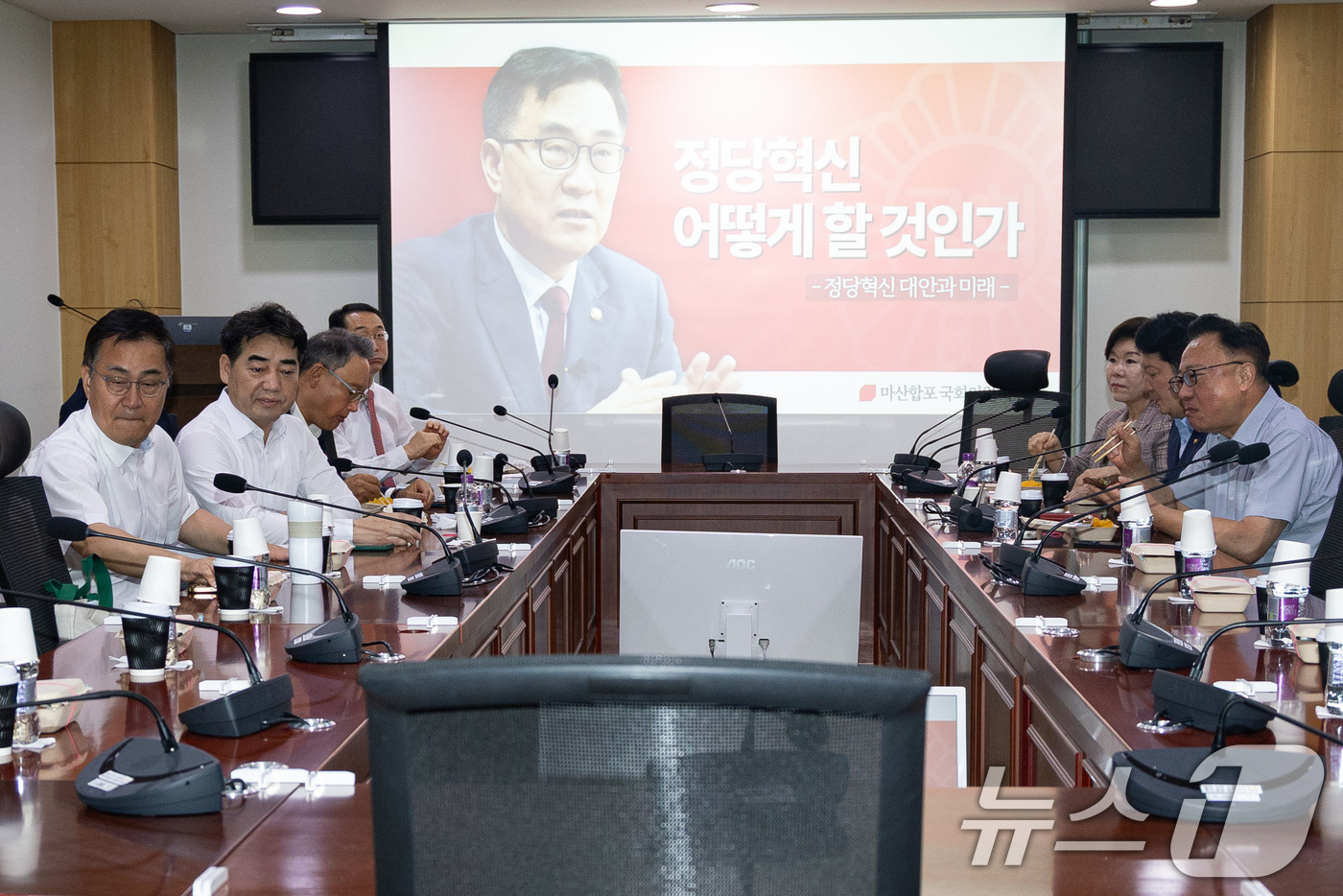 (서울=뉴스1) 유승관 기자 = 22일 서울 여의도 국회 의원회관에서 국민의힘 소장파 의원모임 '대안과미래' 조찬모임이 열리고 있다. 2026.7.22/뉴스1