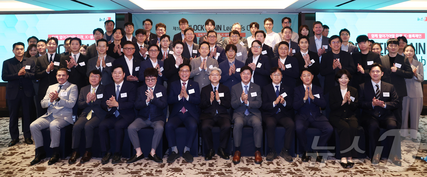 (서울=뉴스1) 김민지 기자 = 이영섭 뉴스1 대표이사가 22일 오전 서울 중구 롯데호텔에서 열린 제10회 뉴스1 블록체인리더스클럽에서 박상혁 더불어민주당 의원, 김재섭 국민의힘 …