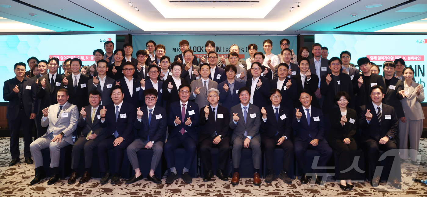 (서울=뉴스1) 김민지 기자 = 이영섭 뉴스1 대표이사가 22일 오전 서울 중구 롯데호텔에서 열린 제10회 뉴스1 블록체인리더스클럽에서 박상혁 더불어민주당 의원, 송언석 국민의힘 …