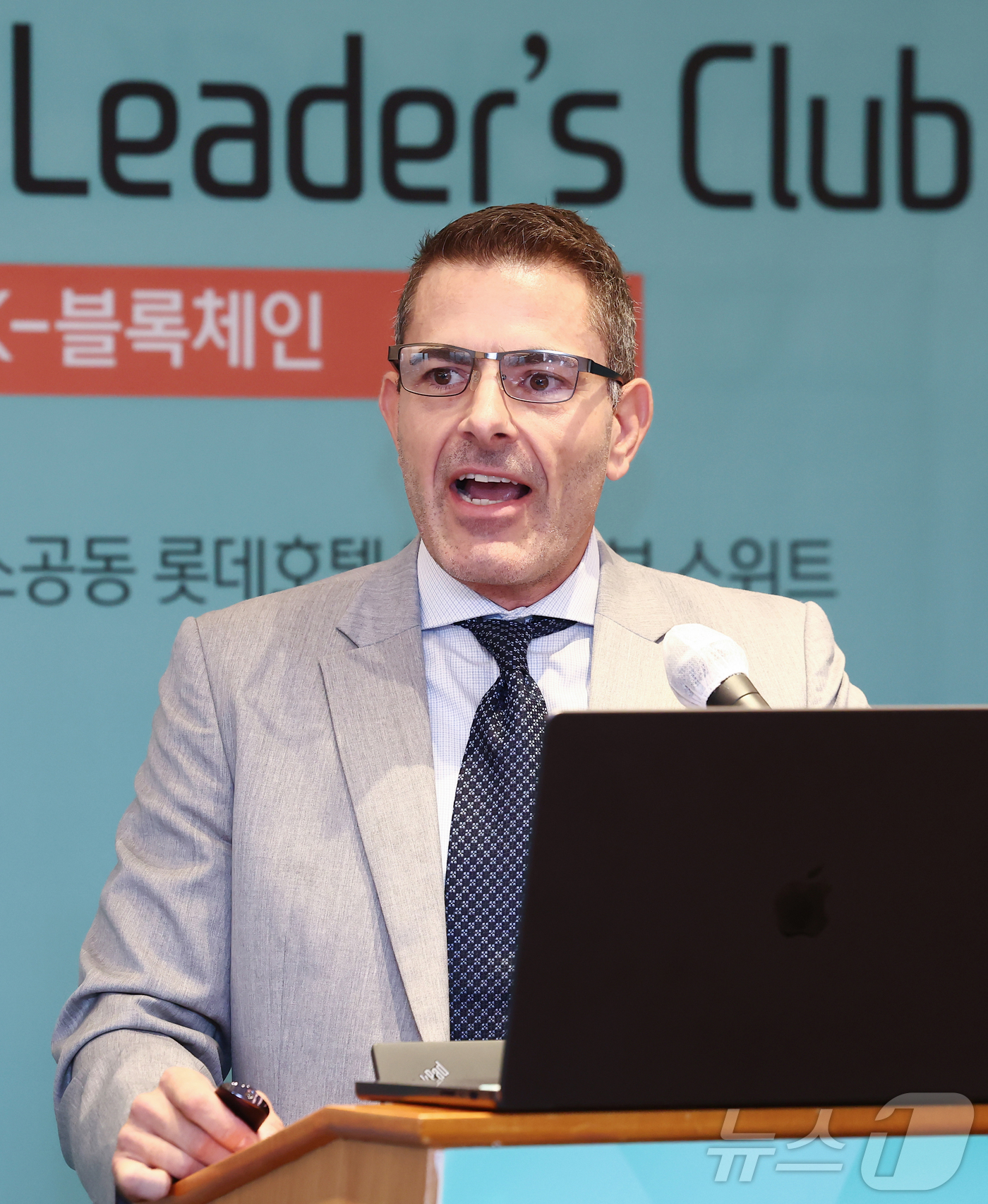 (서울=뉴스1) 김민지 기자 = 닉 머살렘 아바클라우드 CEO가 22일 오전 서울 중구 롯데호텔에서 열린 제10회 뉴스1 블록체인리더스클럽에서 The Next Century of …