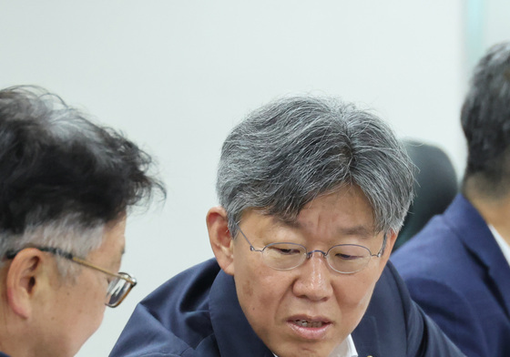 대화하는 김이탁 국토교통부 1차관