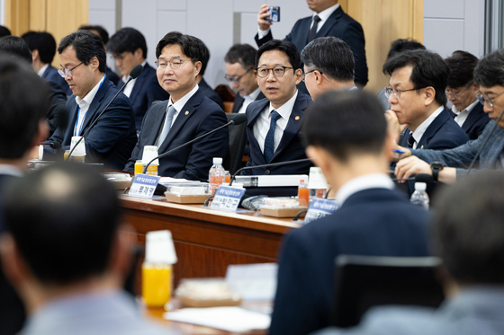 당정 정책간담회 자리한 배경훈 부총리