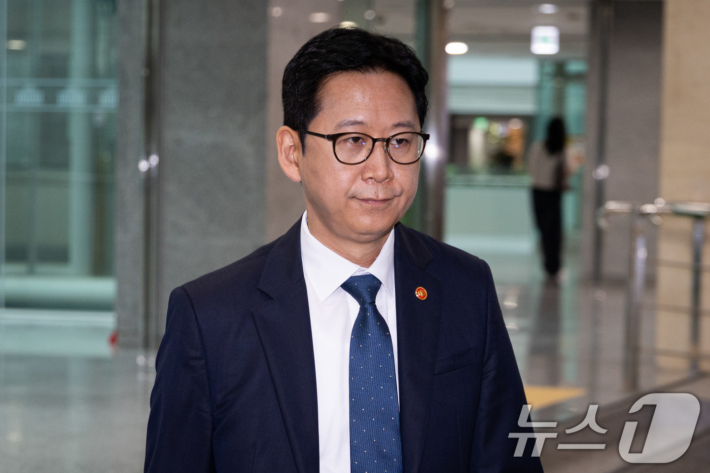 (서울=뉴스1) 유승관 기자 = 배경훈 부총리 겸 과학기술정보통신부 장관이 22일 서울 여의도 국회 의원회관에서 열린 비공개 국회 과방위원회 당정 정책간담회에 참석하고 있다. 20 …