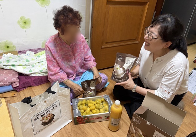 iM라이프, 성북구 재가 어르신 100가정 대상 초복 보양식 전달