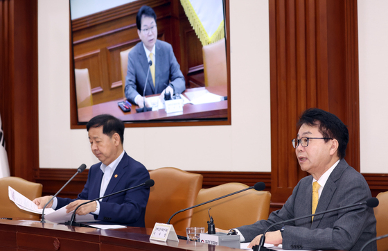 비상경제본부회의 발언하는 이한주 이사장