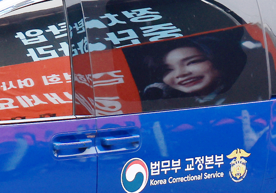 '관저 특혜' 김건희, 특검 첫 조사 마무리…진술 전면 거부