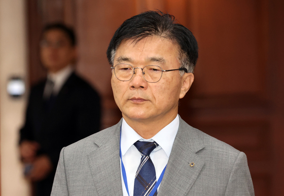 비상경제본부회의 참석하는 박상진 산업은행 회장