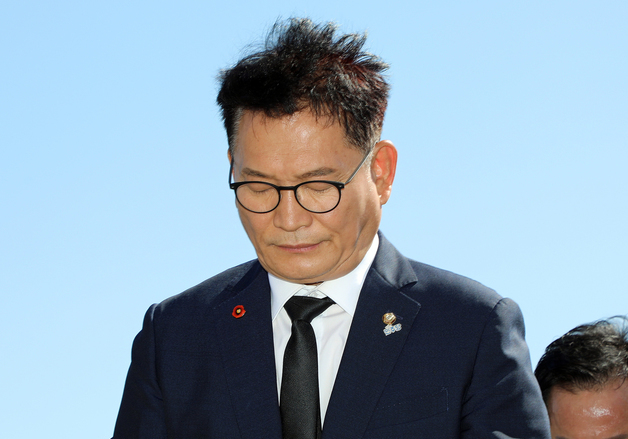 4·3 추모 \'동백꽃 배지\' 단 송영길