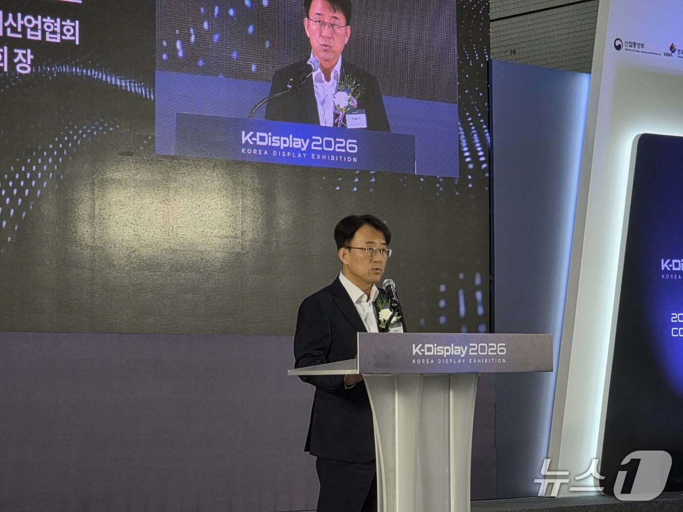 본문 이미지 - 이청 한국디스플레이산업협회장(삼성디스플레이 대표이사)이 K-디스플레이 개막식에서 발언을 하고 있다. 2026. 7. 22/뉴스1 황진중 기자