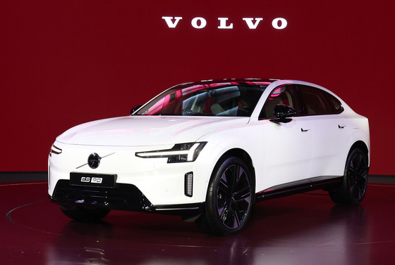 세단과 SUV 장점 결합한 볼보 ES90