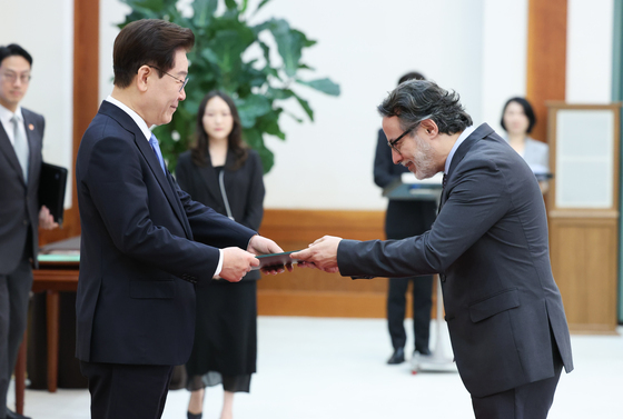 李대통령, 신임 주한대사 8명 신임장 제정식…정부 출범 후 네 번째