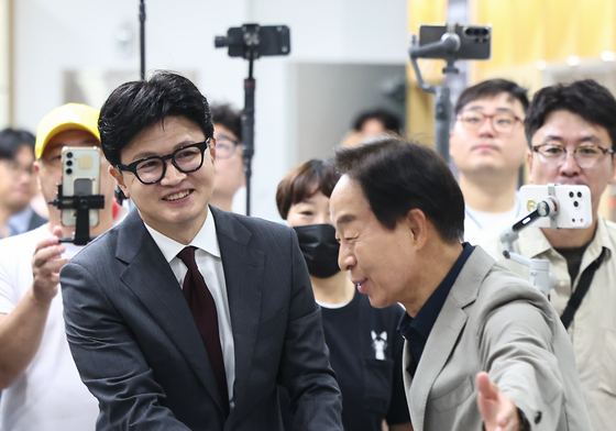 김영삼대통령기념재단 찾은 한동훈 의원