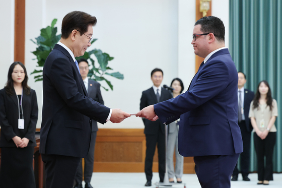 주한엘살바도르대사 신임장 받는 이재명 대통령