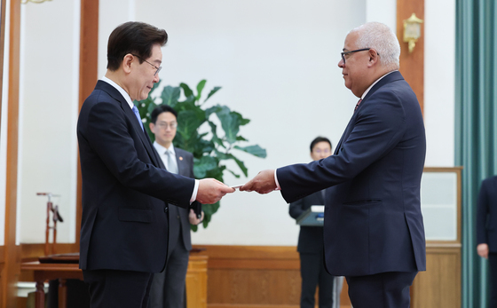 주한콜롬비아대사 신임장 받는 이재명 대통령