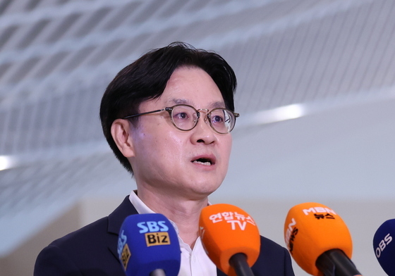 미국 출국하며 취재진 만난 김정관 장관