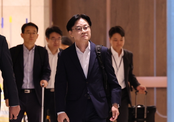 미국으로 출국하는 김정관 산업장관