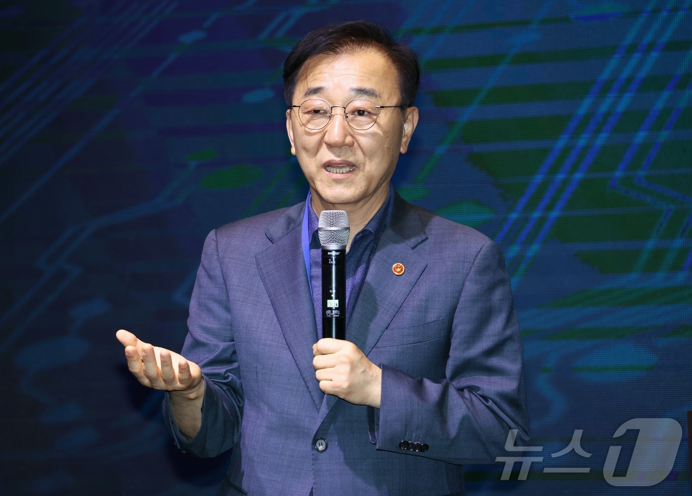 (전주=뉴스1) 유경석 기자 = 김윤덕 국토교통부 장관이 22일 전북 전주시 그랜드힐스턴호텔에서 열린 새만금·전북 기업 간담회에 참석해 인사말을 하고 있다. 2026.7.22/뉴스 …