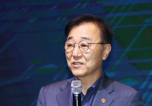 김윤덕 장관 "KTX·SRT 통합 운행, 가격 낮추고 이용 편의 높였다"