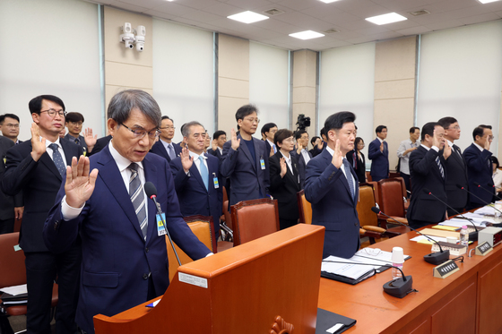 선관위국조특위 2차 청문회, 증인 선서