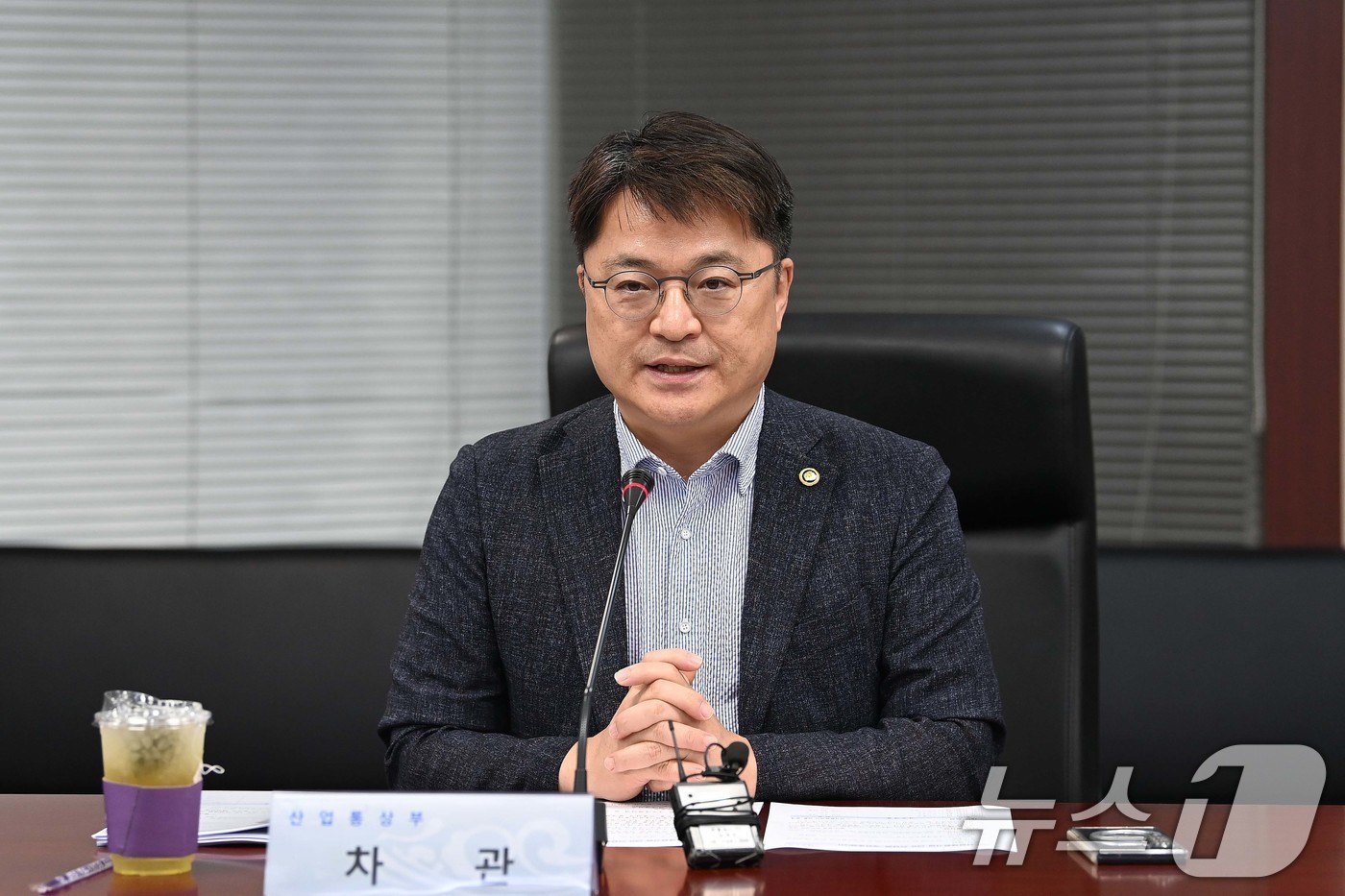 (서울=뉴스1) = 문신학 산업통상부 차관이 22일 오전 서울 종로구 한국무역보험공사 대회의실에서 열린 여수 1호 사업재편승인기업 CEO 간담회에서 인사말을 하고 있다. (산업통상 …