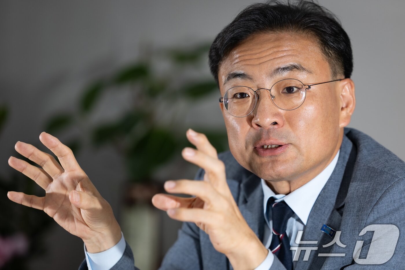 본문 이미지 - 신장식 조국혁신당 당대표 후보가 22일 서울 여의도 국회 의원회관에서 뉴스1과 인터뷰하고 있다. ⓒ 뉴스1 유승관 기자