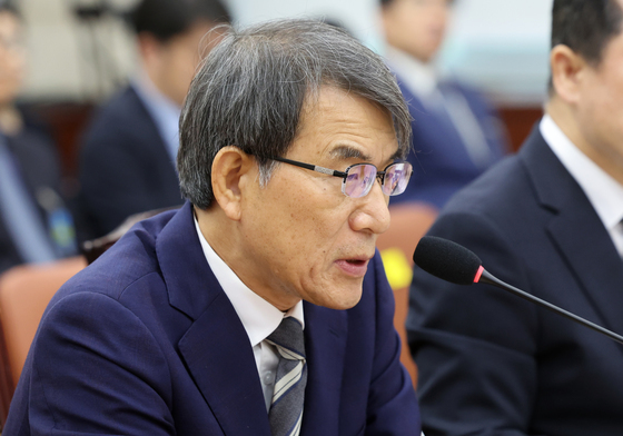 질의에 답하는 노태악 전 선관위원장