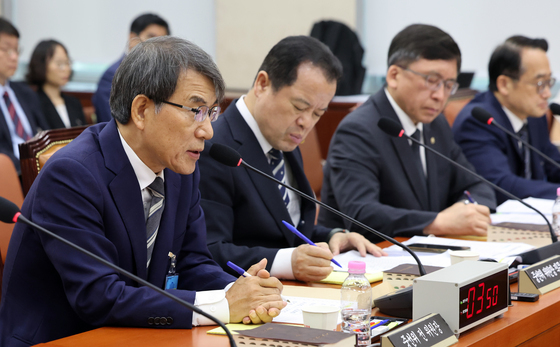 의원 질의에 답하는 노태악 전 선관위원장