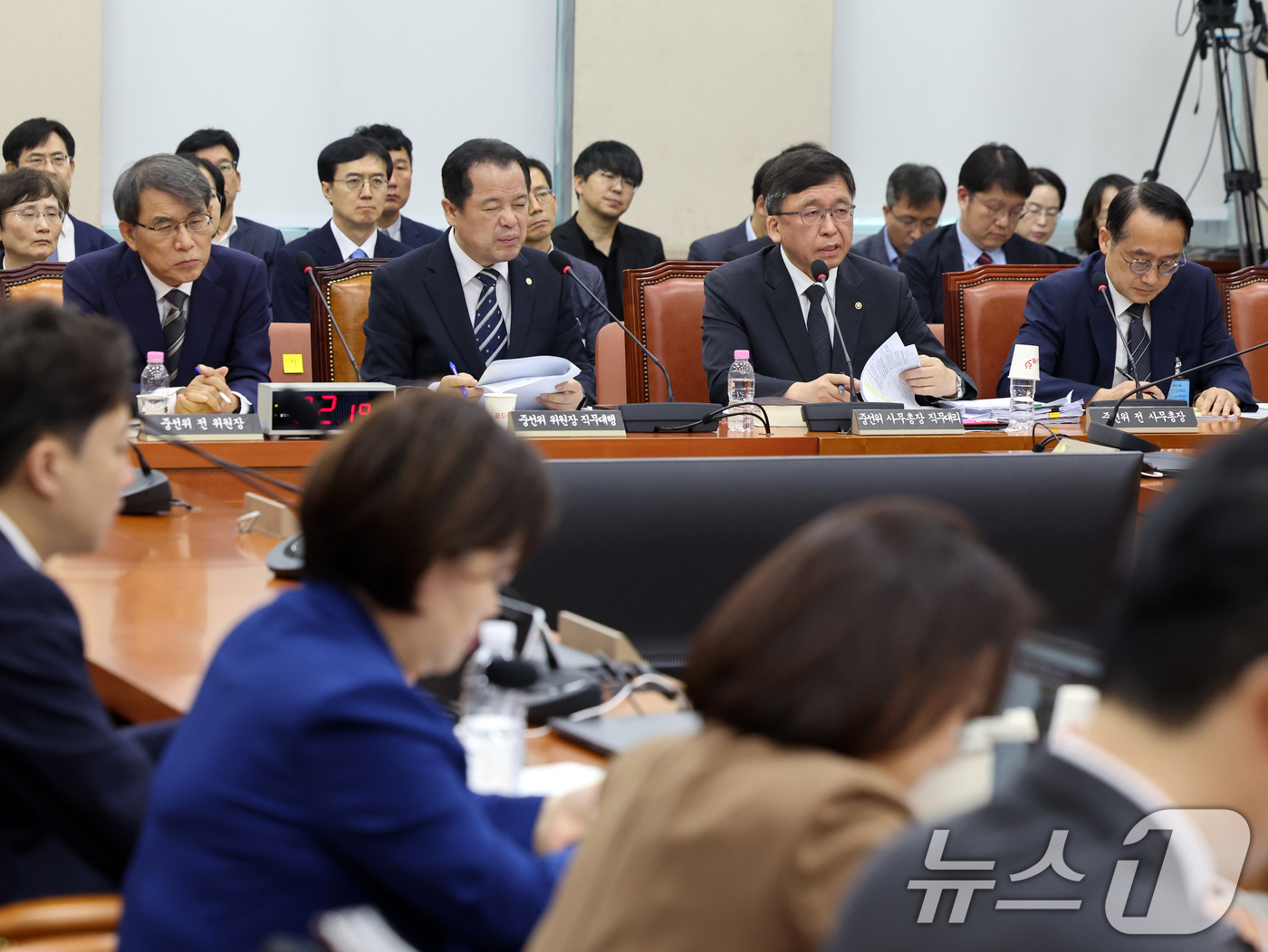 (서울=뉴스1) 황기선 기자 = 강동완 중앙선거관리위원회 사무총장 직무대리가 22일 서울 여의도 국회에서 열린 제9회 전국동시 지방선거 투표용지 부족사태 등 국민참정권 침해 진상규 …