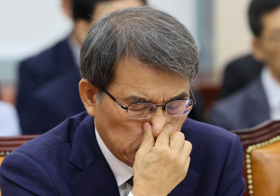 생각에 잠긴 노태악 전 선관위원장