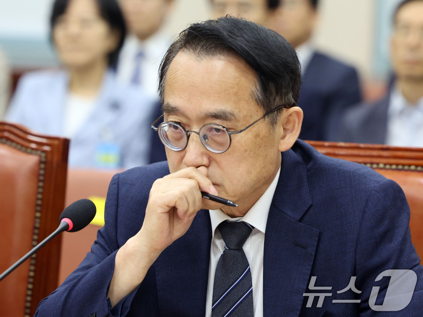 (서울=뉴스1) 황기선 기자 = 허철훈 전 중앙선거관리위원회 사무총장이 22일 서울 여의도 국회에서 열린 제9회 전국동시 지방선거 투표용지 부족사태 등 국민참정권 침해 진상규명 및 …
