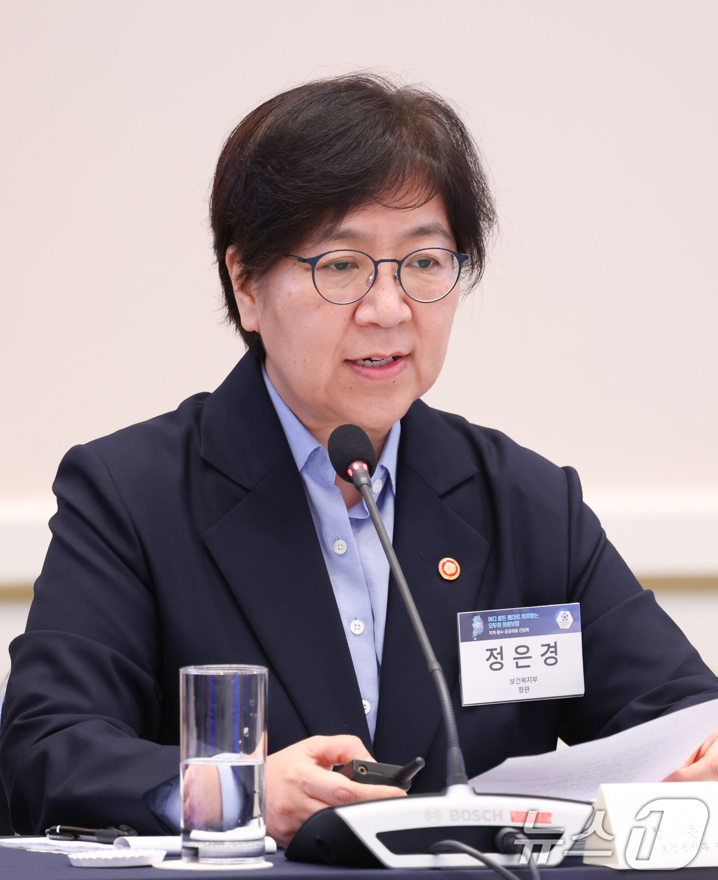 (서울=뉴스1) 허경 기자 = 정은경 보건복지부 장관이 22일 청와대에서 열린 지역·필수·공공의료 간담회에서 추진 전략을 발제하고 있다. (청와대통신사진기자단) 2026.7.22/ …