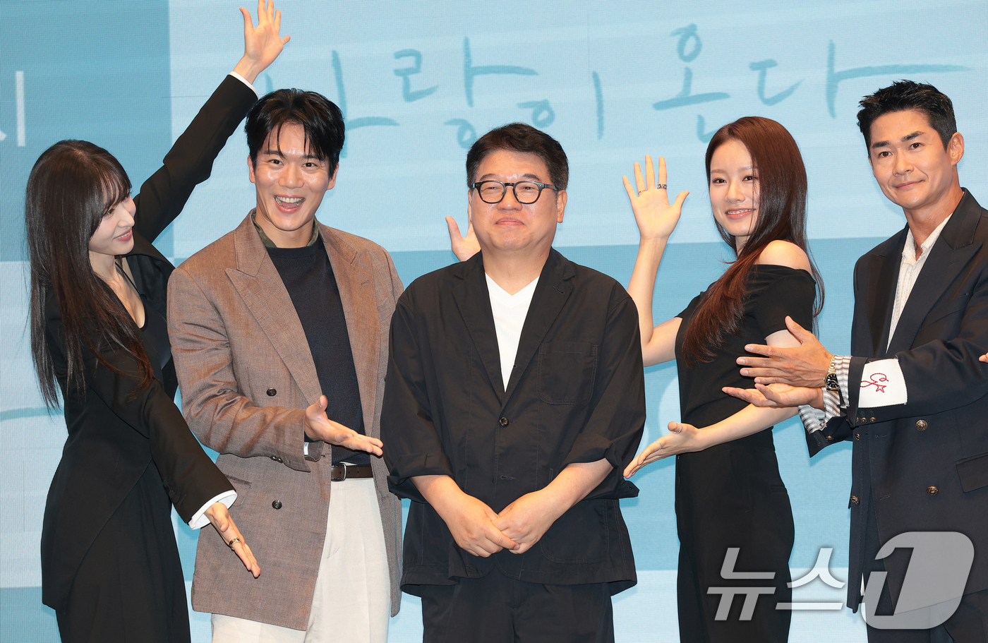 (서울=뉴스1) 권현진 기자 = 배우 안희연(왼쪽부터)과 하석진, 홍석구 감독, 박유나, 배정남이 22일 서울 구로구 신도림 디큐브시티 더세인트에서 열린 KBS 2TV 새 주말드라 …