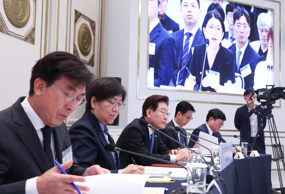 이재명 대통령, 지역·필수·공공의료 간담회