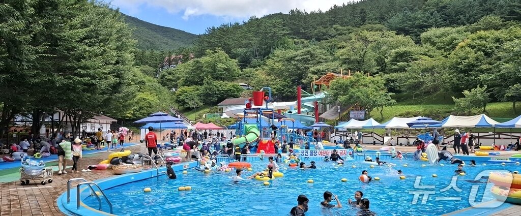 본문 이미지 - 광양제철소 백운산수련원 야외풀장 