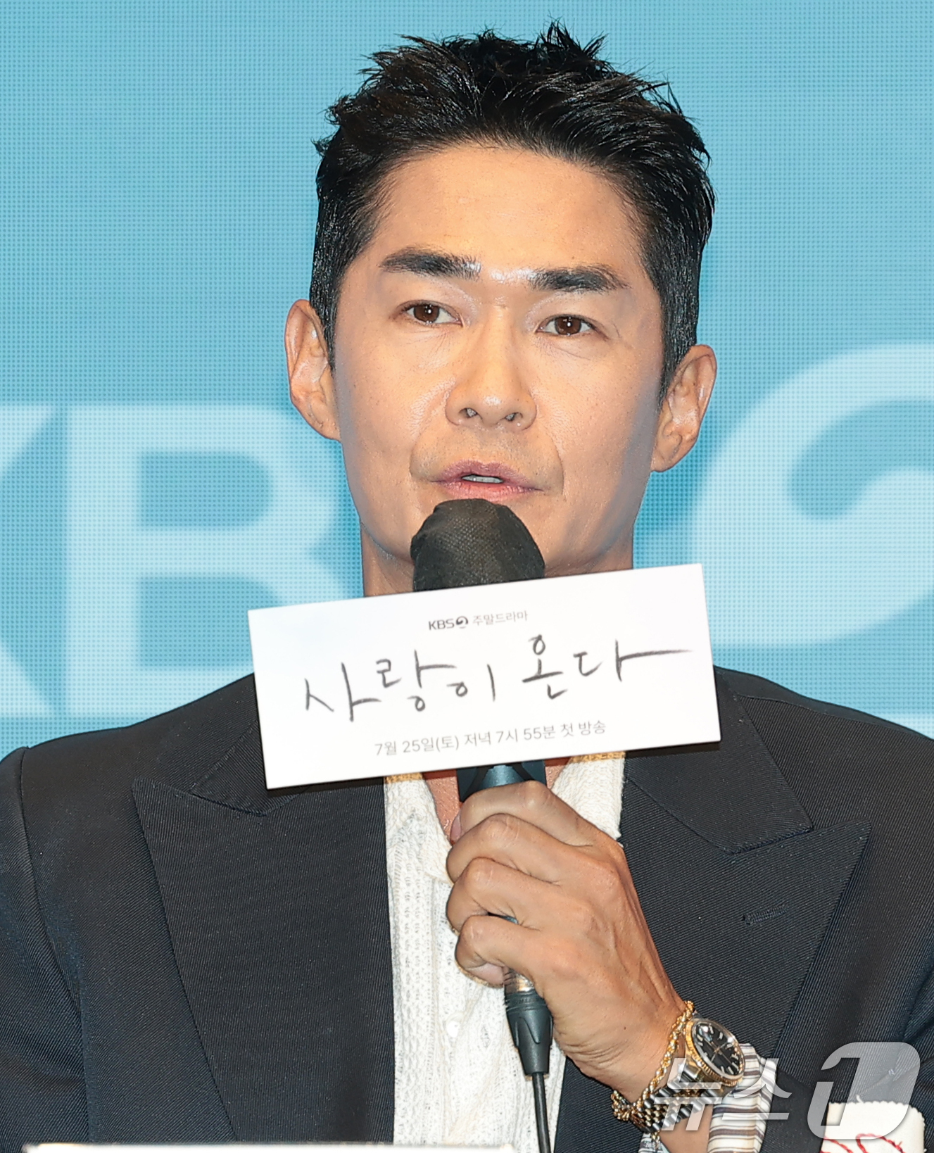 (서울=뉴스1) 권현진 기자 = 배우 배정남이 22일 서울 구로구 신도림 디큐브시티 더세인트에서 열린 KBS 2TV 새 주말드라마 ‘사랑이 온다’(극본 이경희/연출 홍석구) 제작발 …