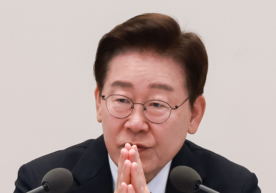 발언 경청하는 이재명 대통령