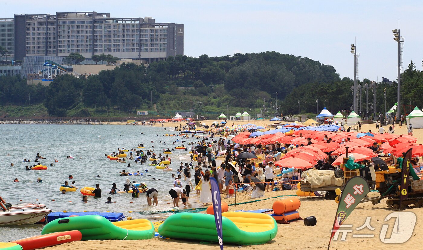 본문 이미지 - 올 여름 속초해수욕장.(속초시 제공, 재판매 및 DB 금지) 2026.7.22/뉴스1