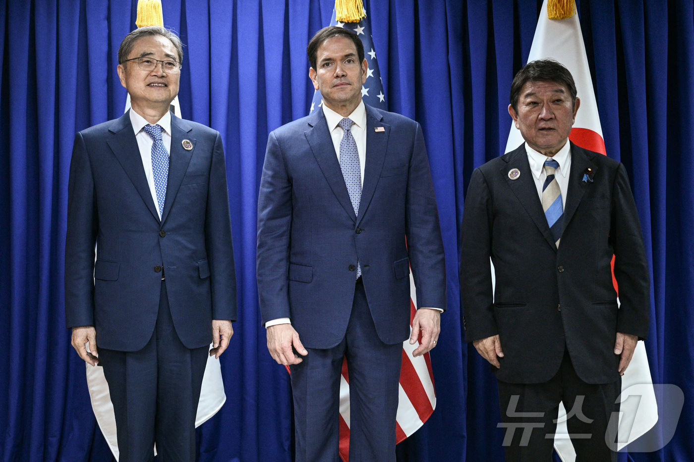 (마닐라 로이터=뉴스1) 김지완 기자 = 22일(현지시간) 필리핀 마닐라에서 열린 아세안(ASEAN·동남아시아국가연합) 외교장관 회의에 참석한 조현 외교부장관, 마코 루비오 미국 …