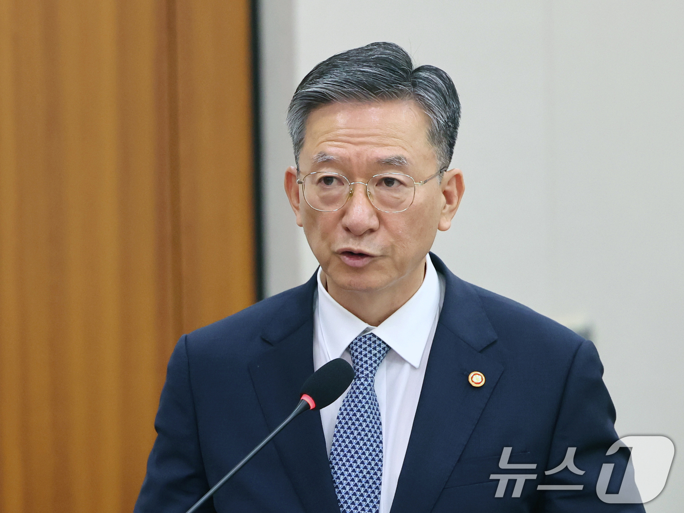(서울=뉴스1) 황기선 기자 = 정성호 법무부장관이 22일 서울 여의도 국회에서 열린 법사위 전체회의에서 공소청 설치 준비상황 등 업무보고를 하고 있다.  2026.7.22/뉴스1 …