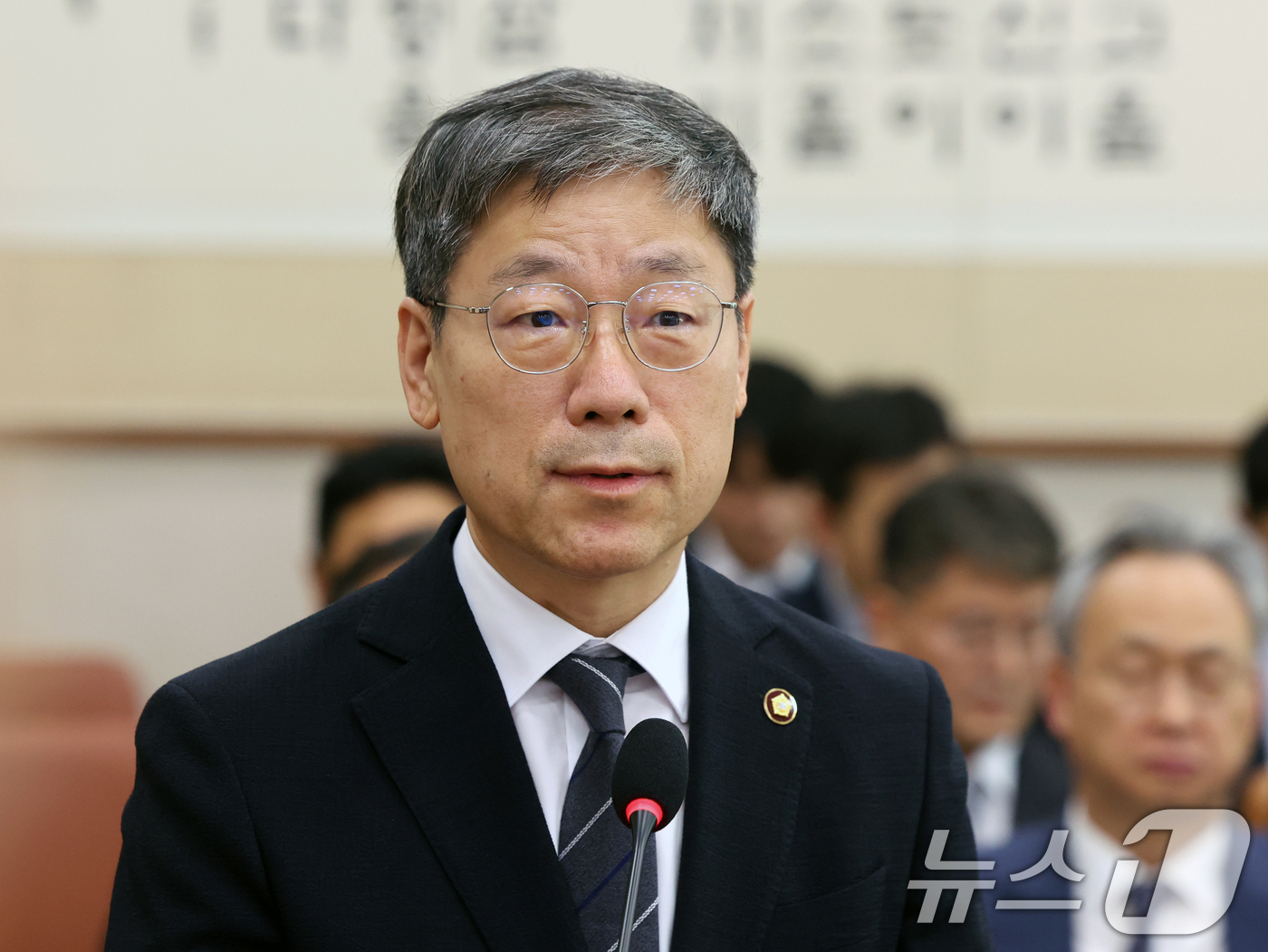 (서울=뉴스1) 황기선 기자 = 노경필 법원행정처장이 22일 서울 여의도 국회에서 열린 법사위 전체회의에서 대법관 공석 관련 등 업무보고를 하고 있다.  2026.7.22/뉴스1