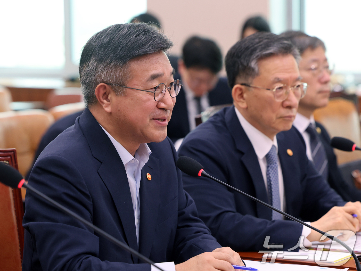 (서울=뉴스1) 황기선 기자 = 윤호중 행정안전부 장관이 22일 서울 여의도 국회에서 열린 법사위 전체회의에서의원질의에 답하고 있다.   2026.7.22/뉴스1