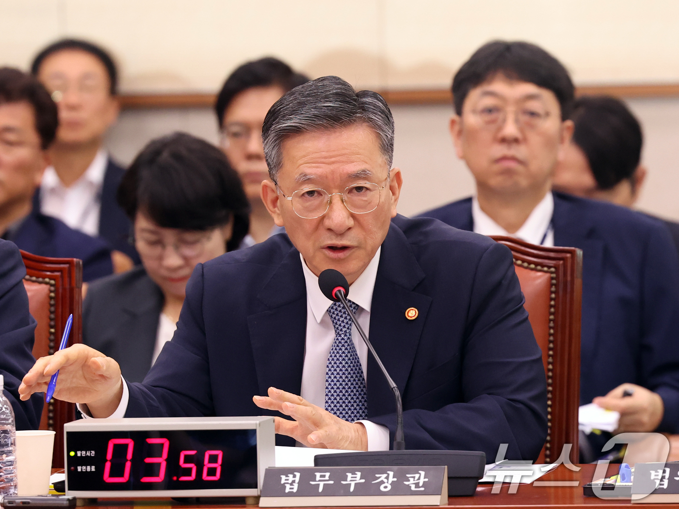 (서울=뉴스1) 황기선 기자 = 정성호 법무부 장관이 22일 서울 여의도 국회에서 열린 법사위 전체회의에서의원질의에 답하고 있다.   2026.7.22/뉴스1