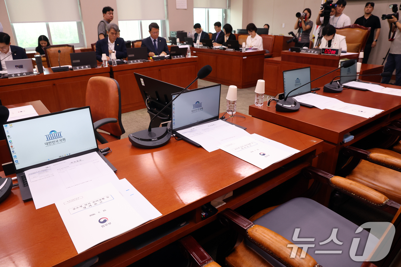 (서울=뉴스1) 황기선 기자 = 22일 서울 여의도 국회에서 열린 법제사법위원회  전체회의가 열리고 있다.이날 회의에 국민의힘 의원들은 불참했다. 2026.7.22/뉴스1